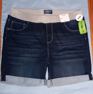 Arizona midi shorts. Girls Size 16 1/2 plus. Nwt